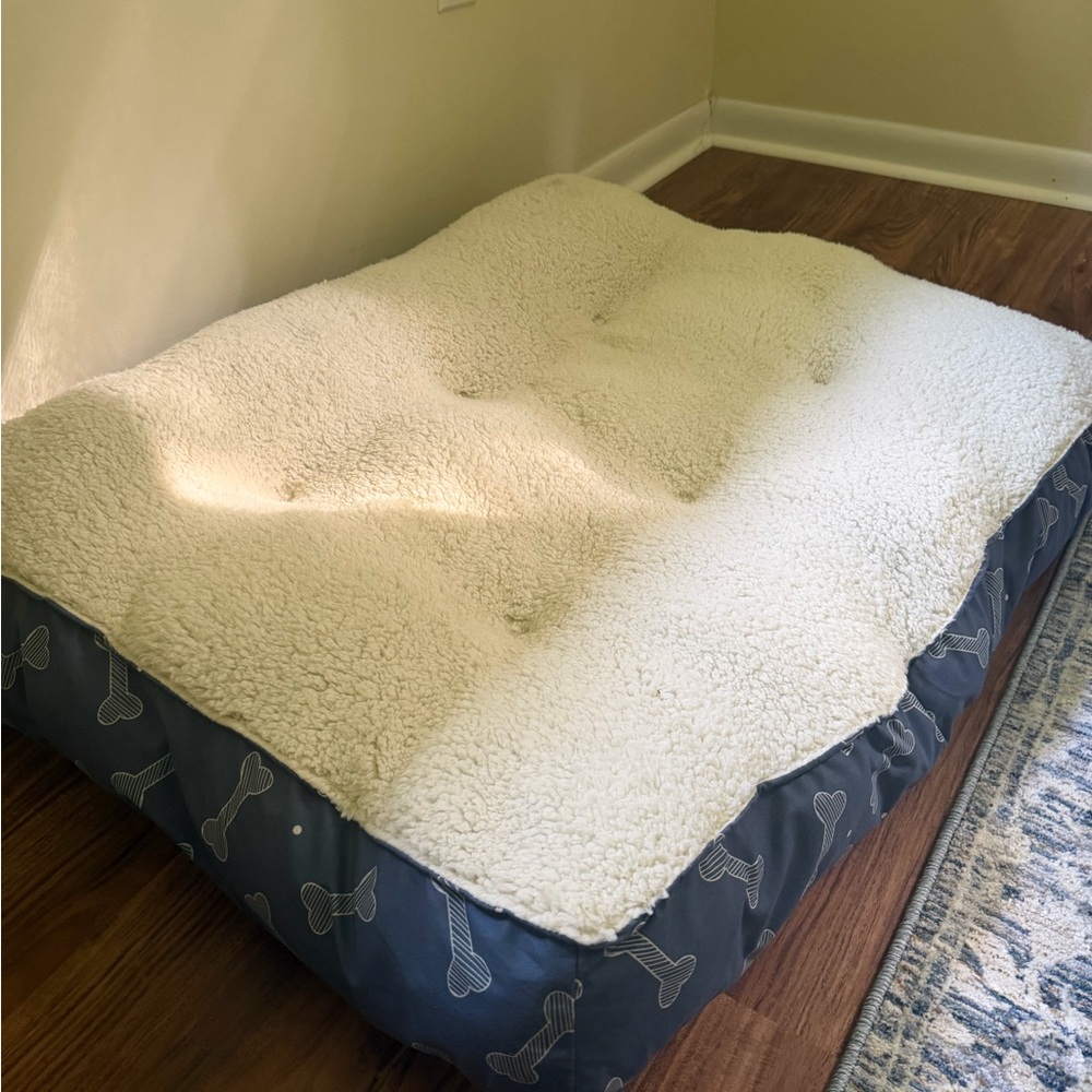 Kenwood Sherpa-Topped Pet Bed